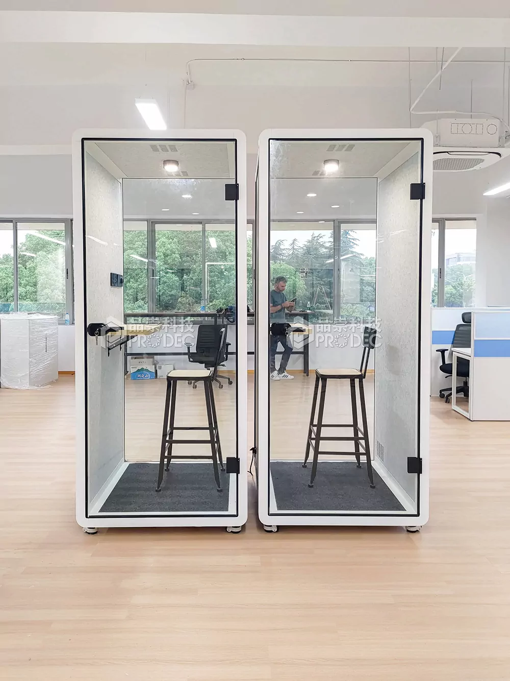 Independent office soundproof room